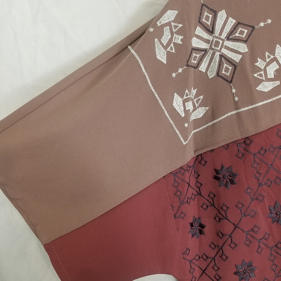 Logo by Lori Goldstein color block embroidered beaded blouse - Picture 5 of 13